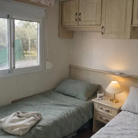 A Place Where Nothing Is Expected مكان تخييم *