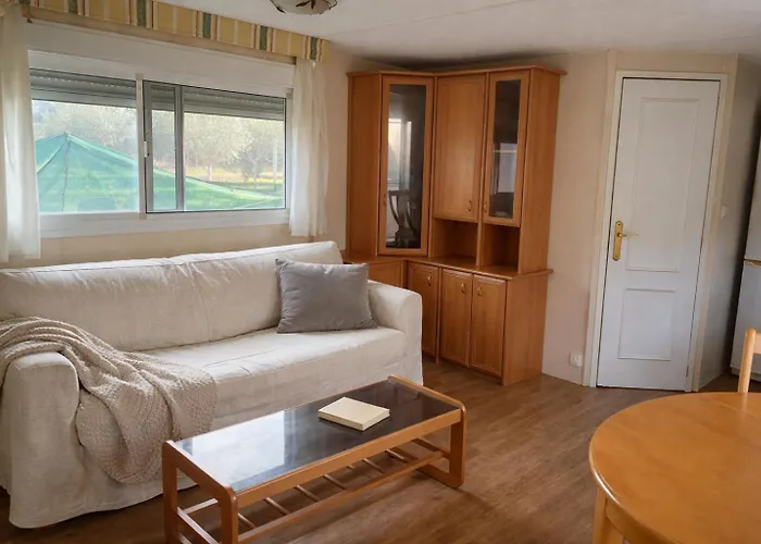 مكان تخييم A Place Where Nothing Is Expected Náquera